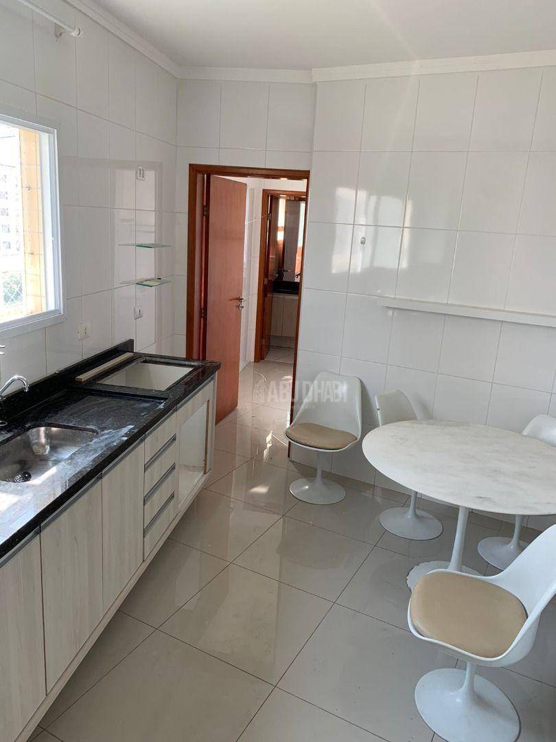 Apartamento à venda com 3 quartos, 227m² - Foto 3