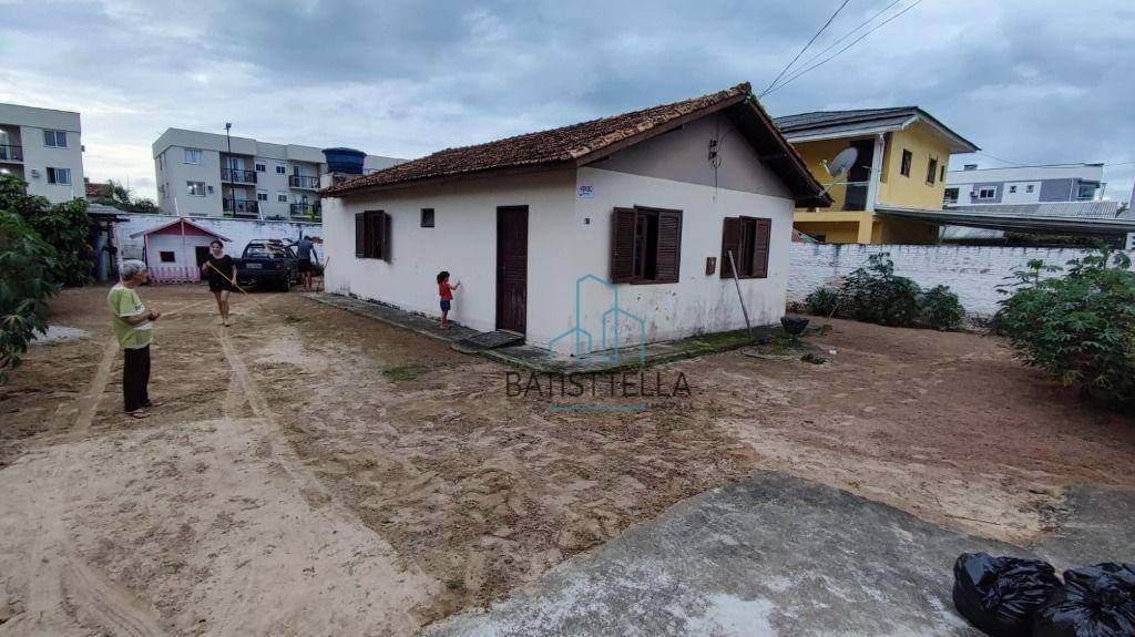 Casa à venda com 3 quartos, 460m² - Foto 1