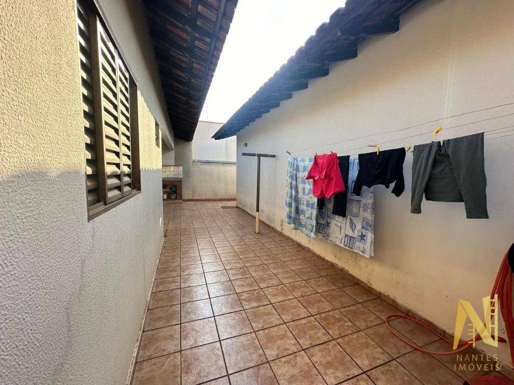 Casa à venda com 4 quartos, 210m² - Foto 27