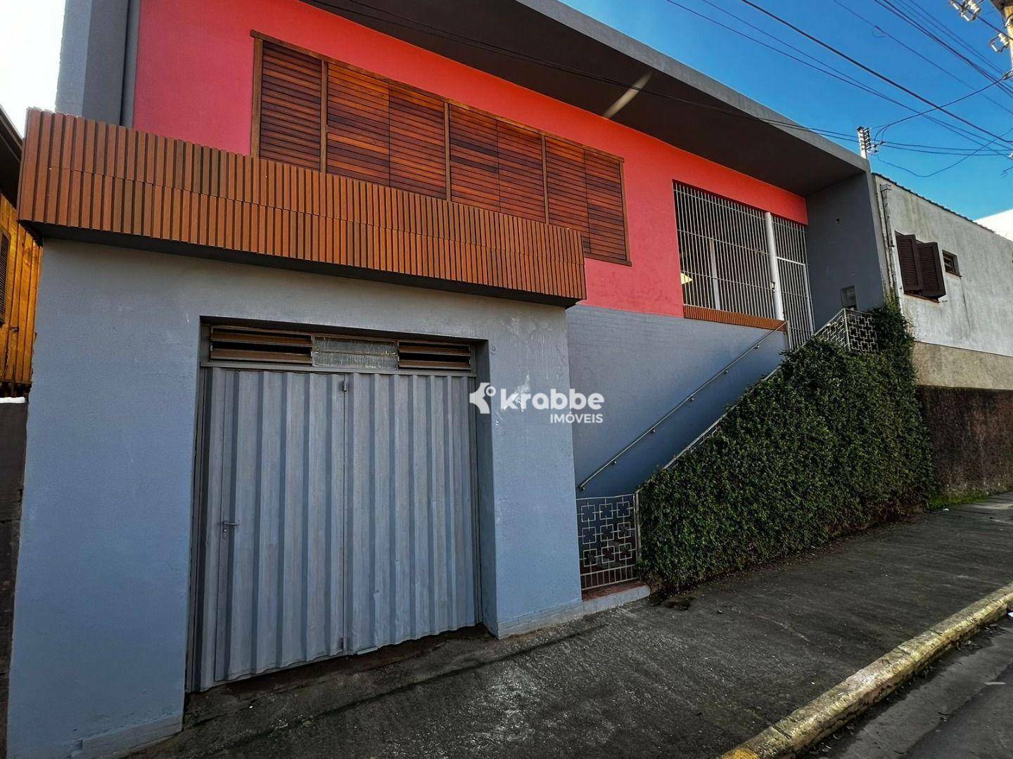 Casa para alugar com 4 quartos, 229m² - Foto 1