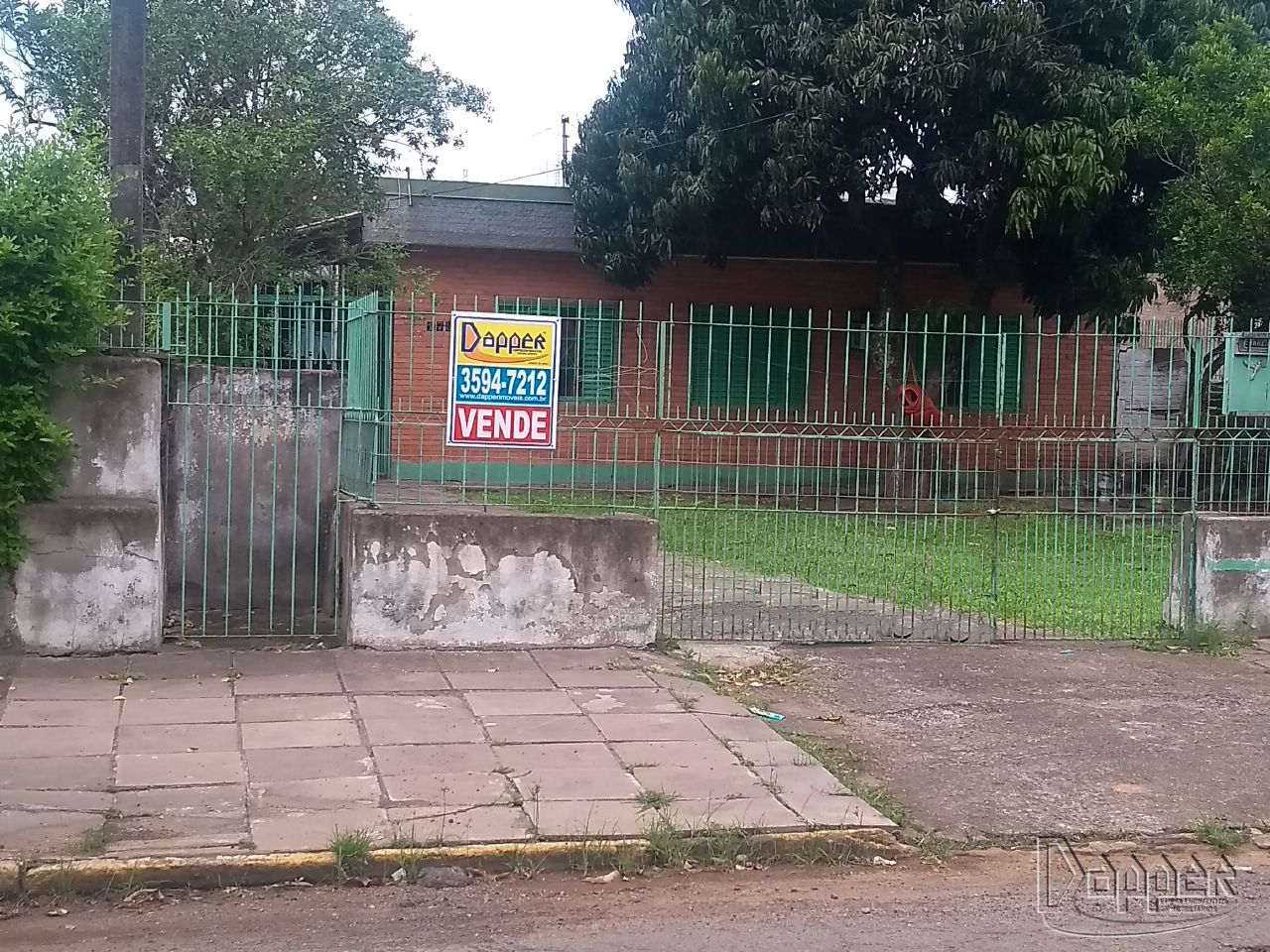 Casa à venda com 2 quartos, 100m² - Foto 1