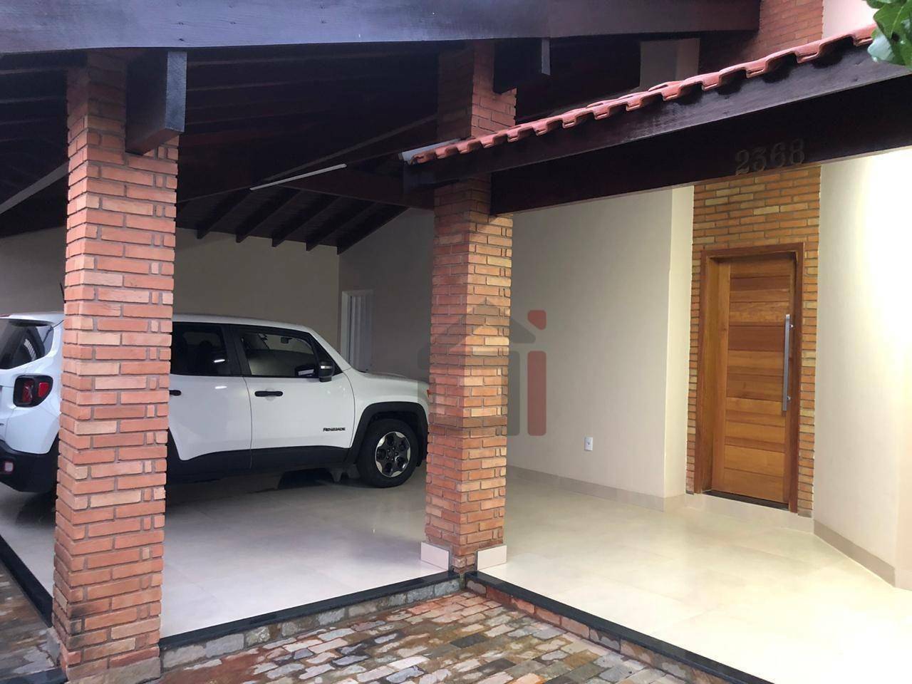 Casa à venda com 5 quartos, 230m² - Foto 2