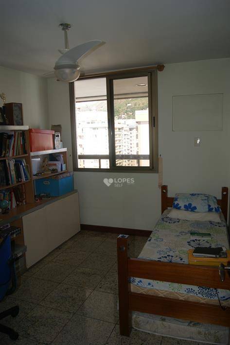 Apartamento à venda com 4 quartos, 151m² - Foto 8