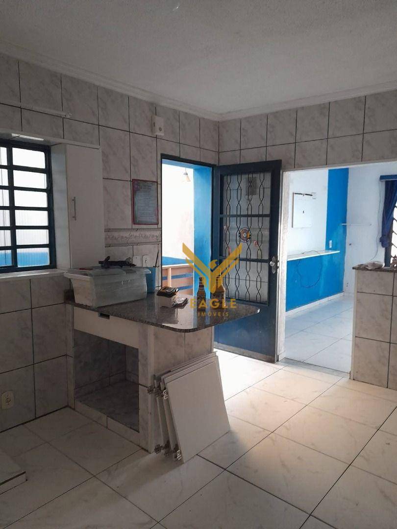 Casa à venda com 2 quartos, 220m² - Foto 4