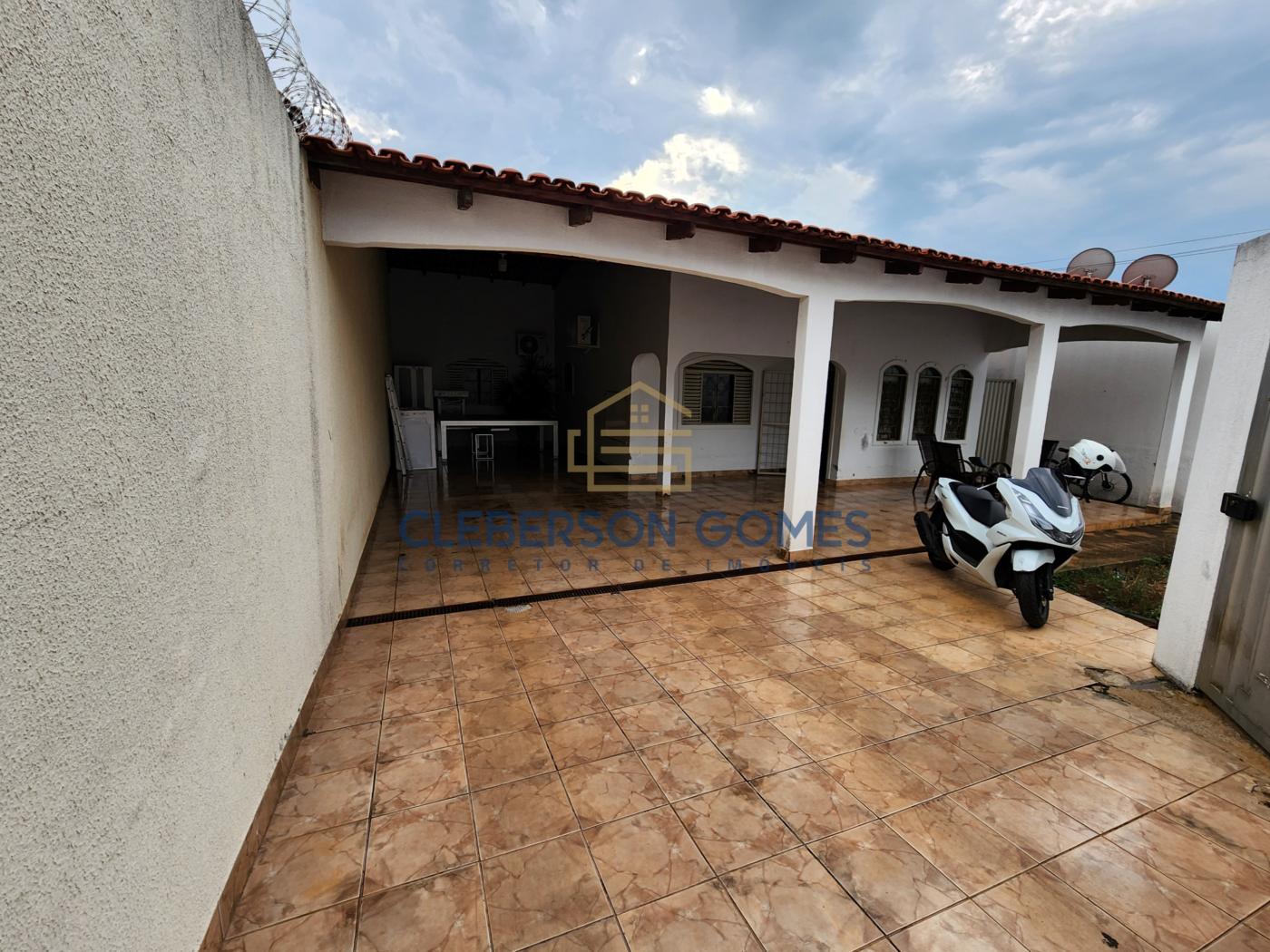 Casa à venda com 3 quartos, 360m² - Foto 2