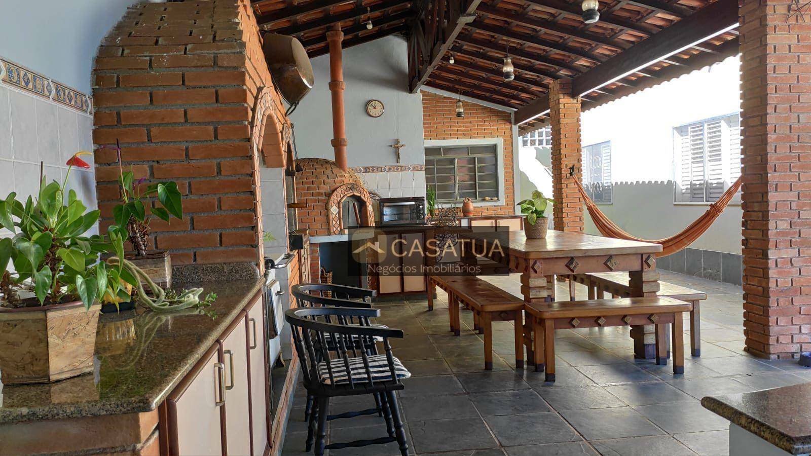 Casa, 3 quartos, 307 m² - Foto 1