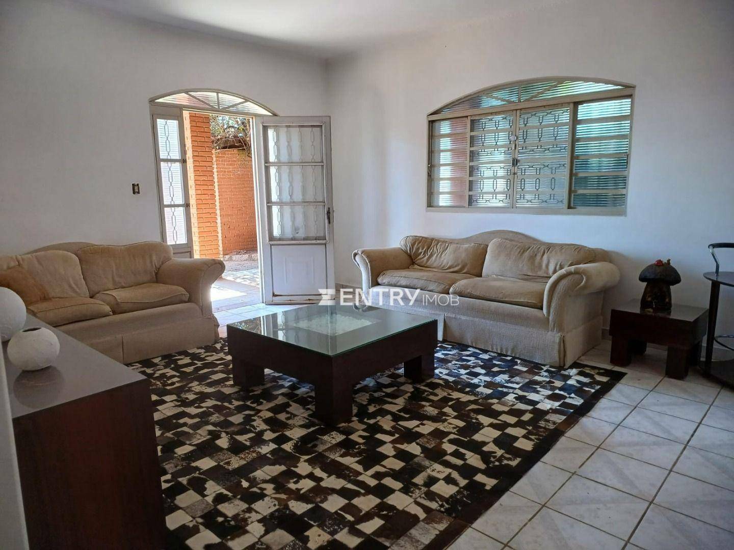 Casa de Condomínio para alugar com 3 quartos, 380m² - Foto 8