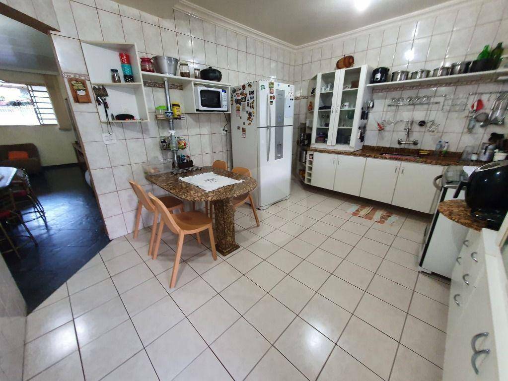 Casa à venda com 3 quartos, 216m² - Foto 24