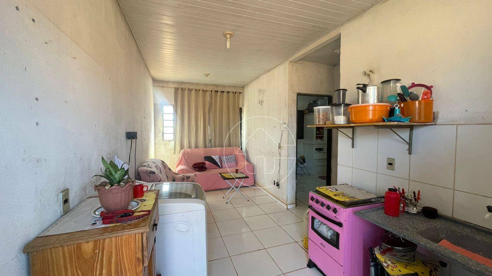 Casa à venda com 2 quartos, 70m² - Foto 2