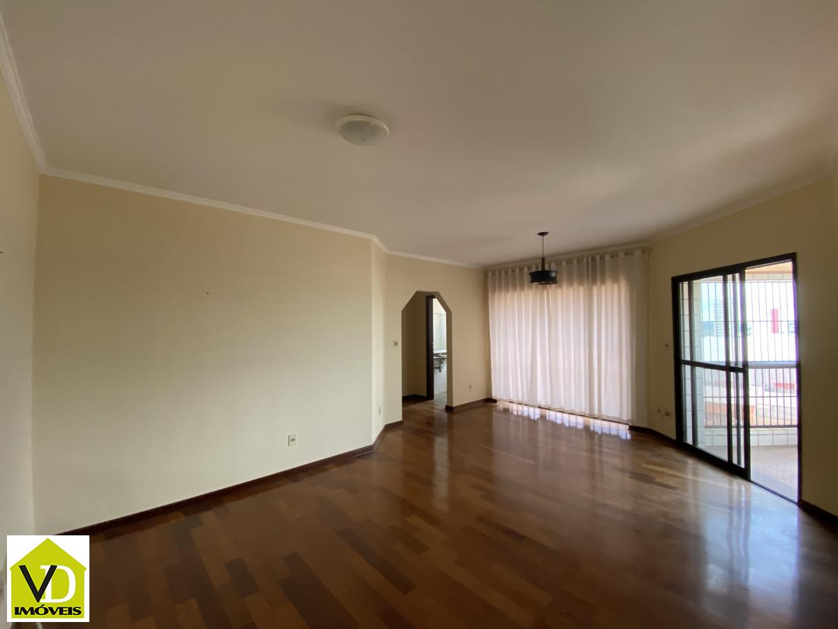 Apartamento à venda com 3 quartos, 180m² - Foto 1