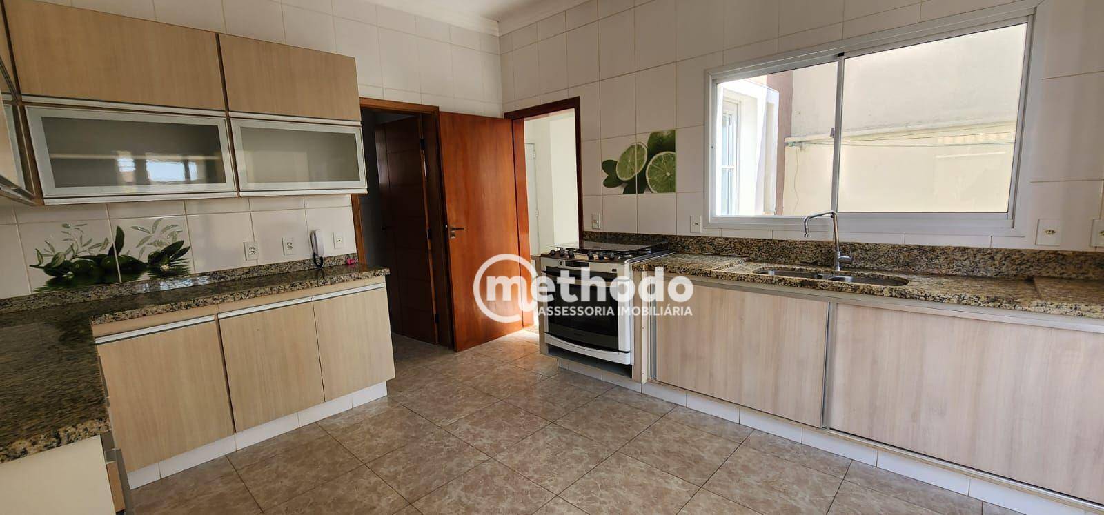 Casa à venda com 4 quartos, 330m² - Foto 14