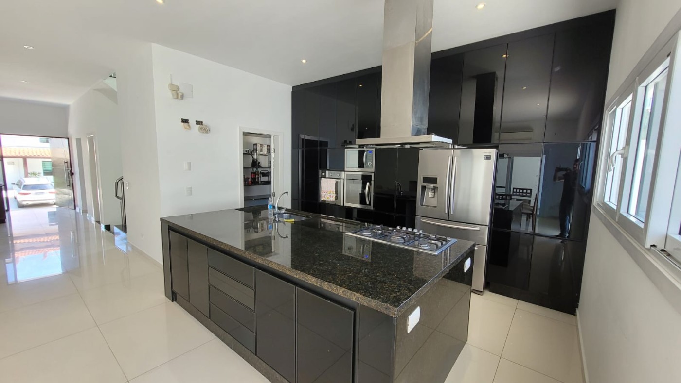 Casa à venda com 4 quartos, 300m² - Foto 16