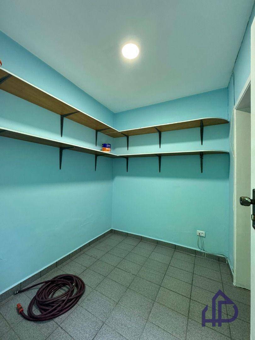 Casa para alugar com 3 quartos, 250m² - Foto 4