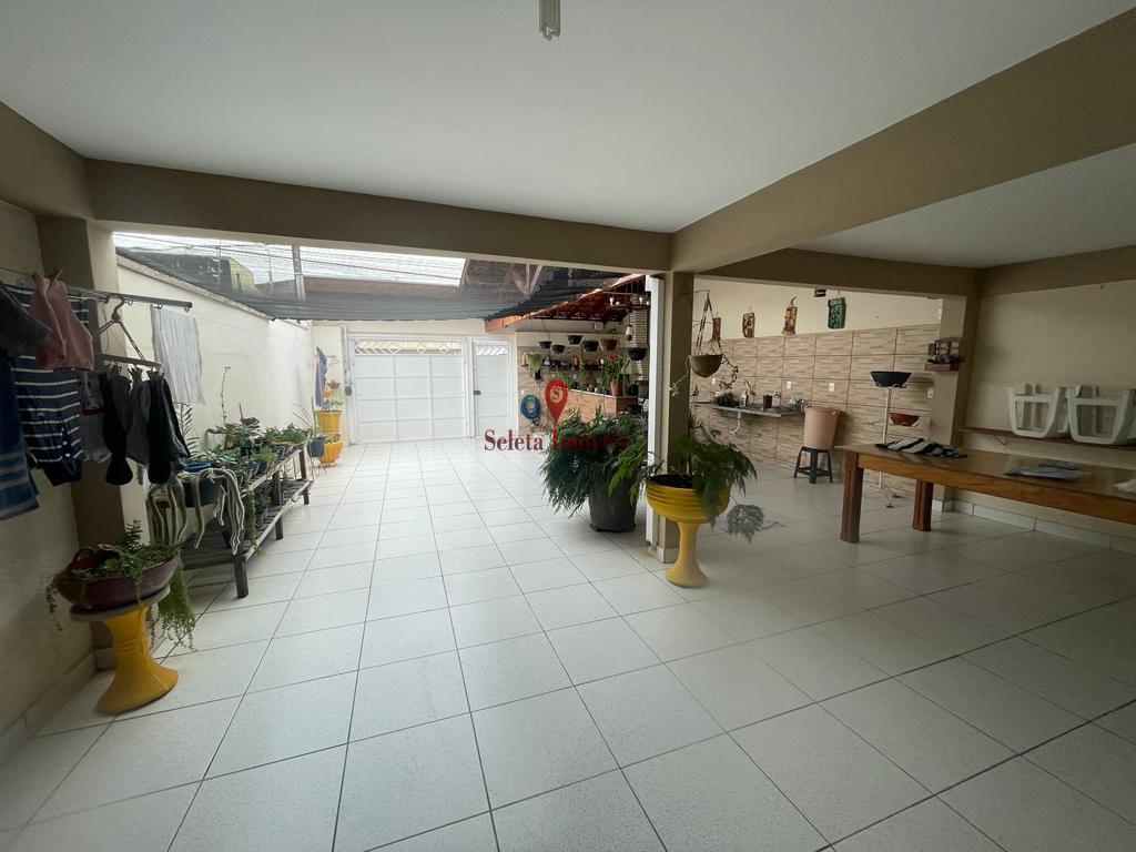 Casa à venda com 4 quartos, 200m² - Foto 3