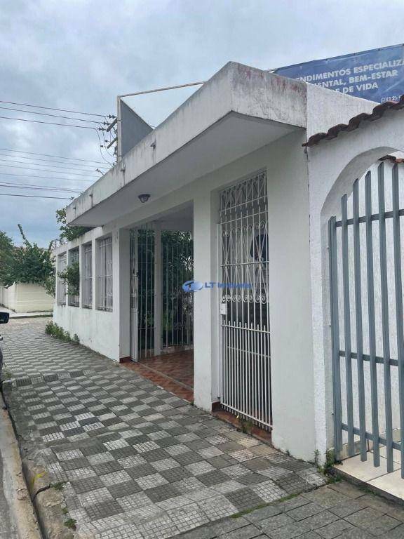 Casa à venda e aluguel com 3 quartos, 250m² - Foto 8