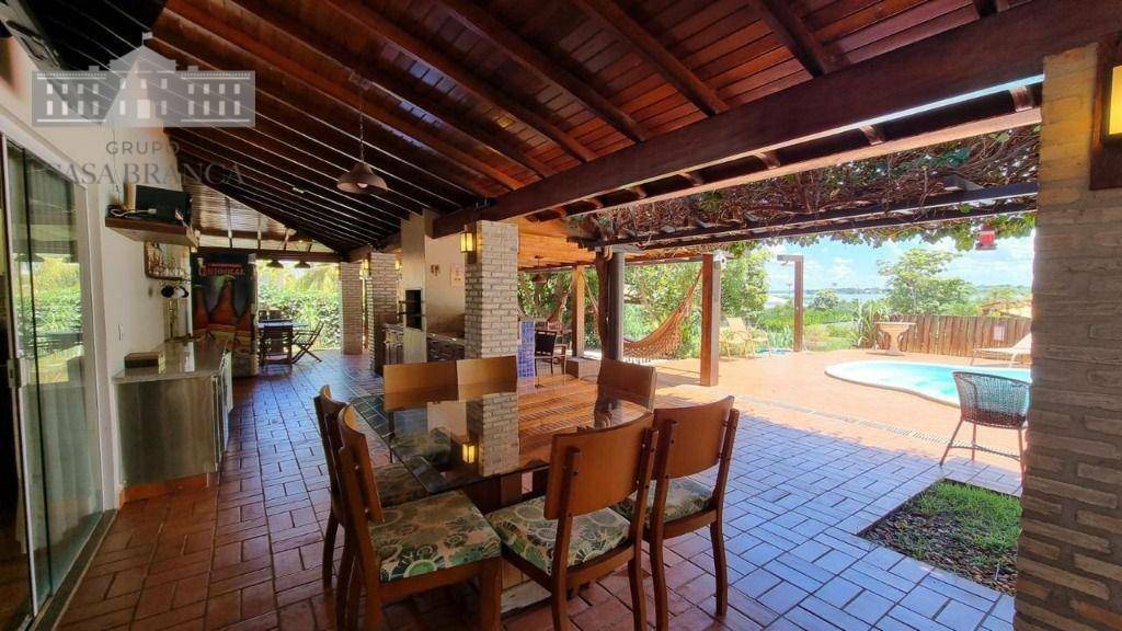 Chácara à venda com 4 quartos, 290m² - Foto 1