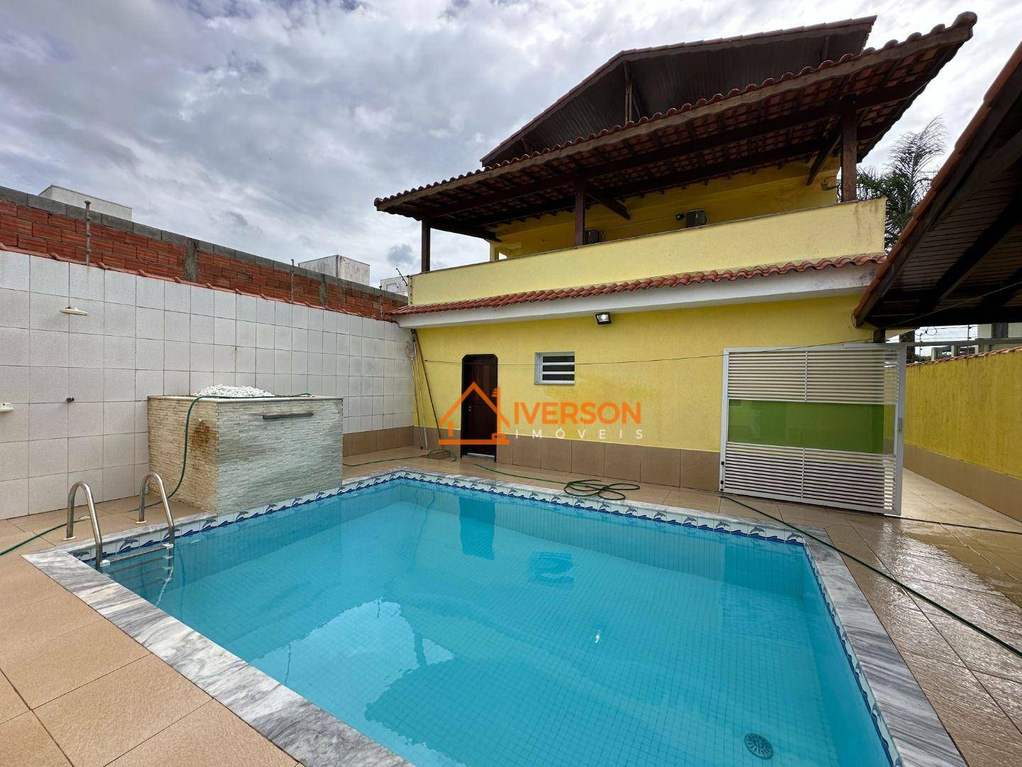 Sobrado à venda com 4 quartos, 277m² - Foto 1