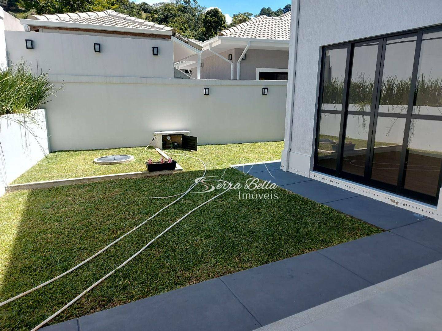 Casa de Condomínio à venda com 4 quartos, 400m² - Foto 2