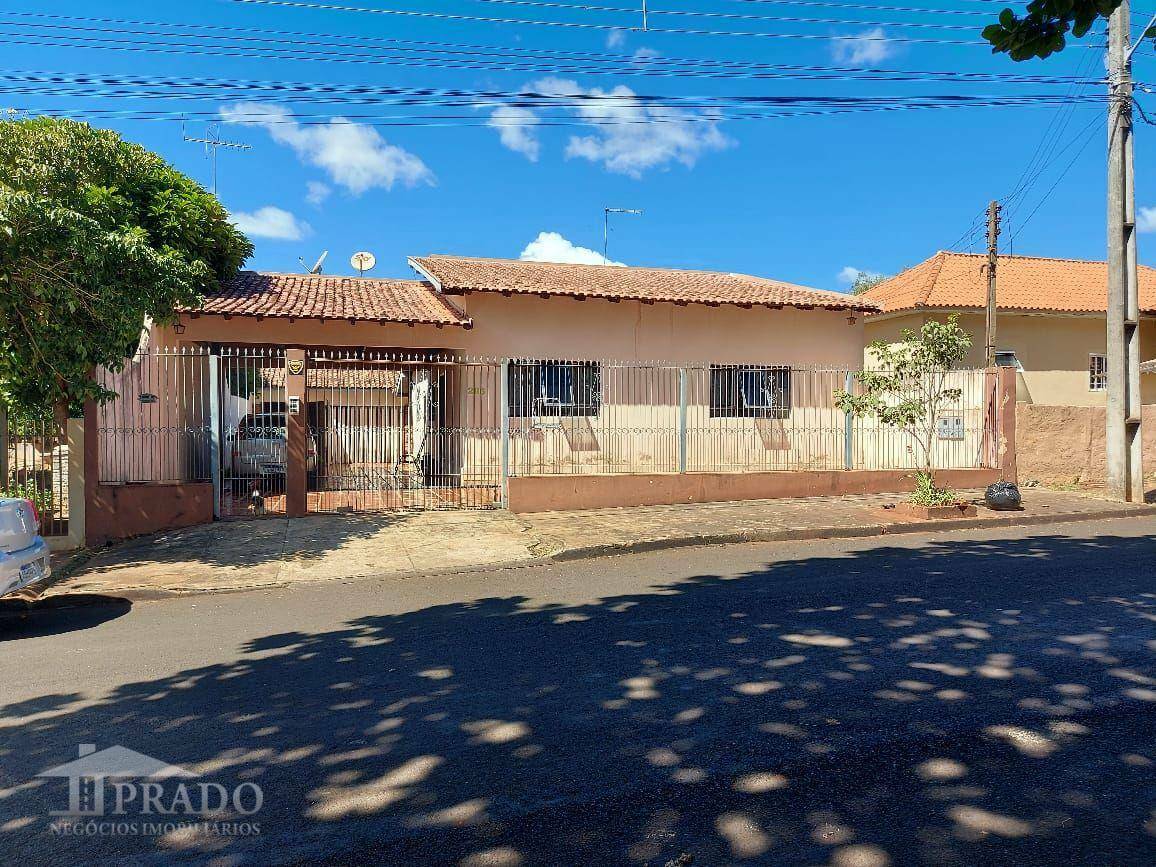 Casa à venda com 3 quartos, 220m² - Foto 1