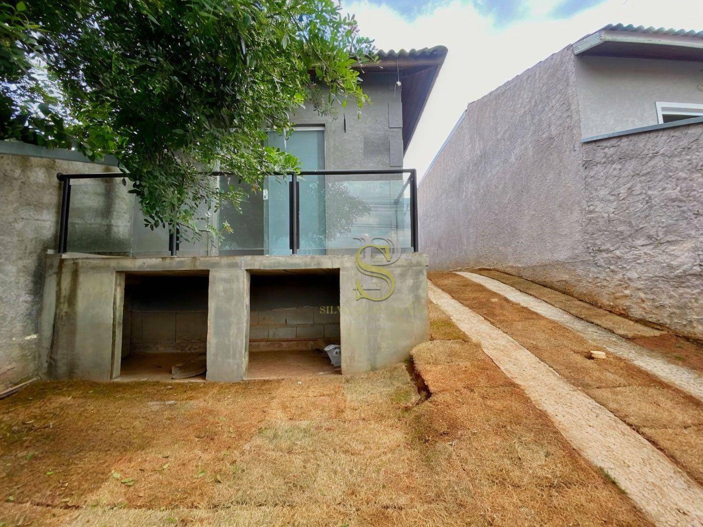 Casa à venda com 2 quartos, 60m² - Foto 2