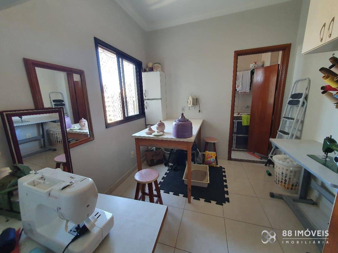 Apartamento à venda com 3 quartos, 137m² - Foto 9