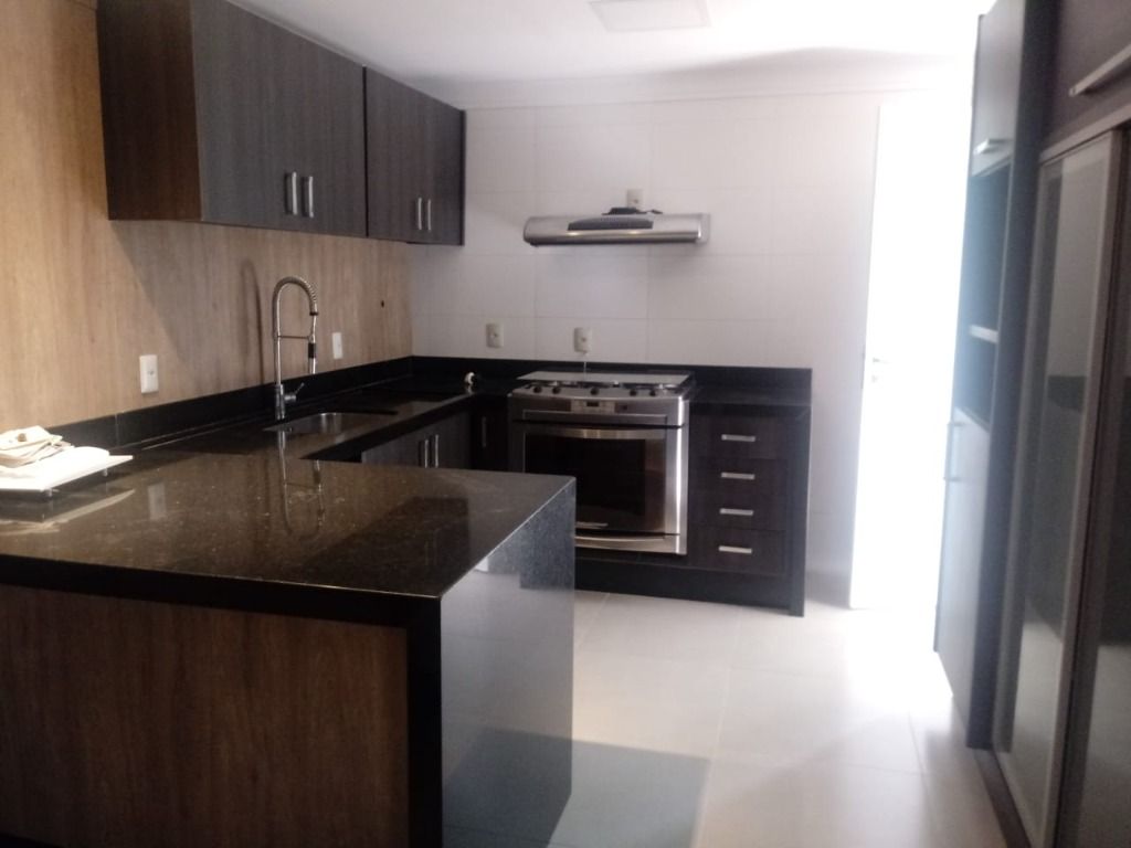 Apartamento para alugar com 3 quartos, 157m² - Foto 12