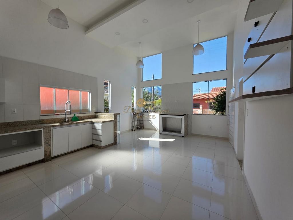 Casa de Condomínio à venda com 3 quartos, 303m² - Foto 4