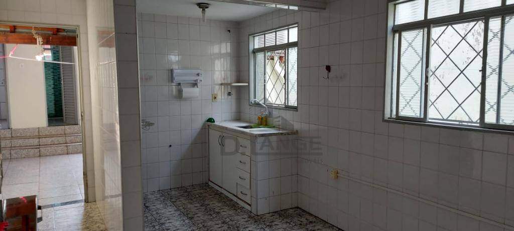 Casa à venda e aluguel com 2 quartos, 120m² - Foto 11