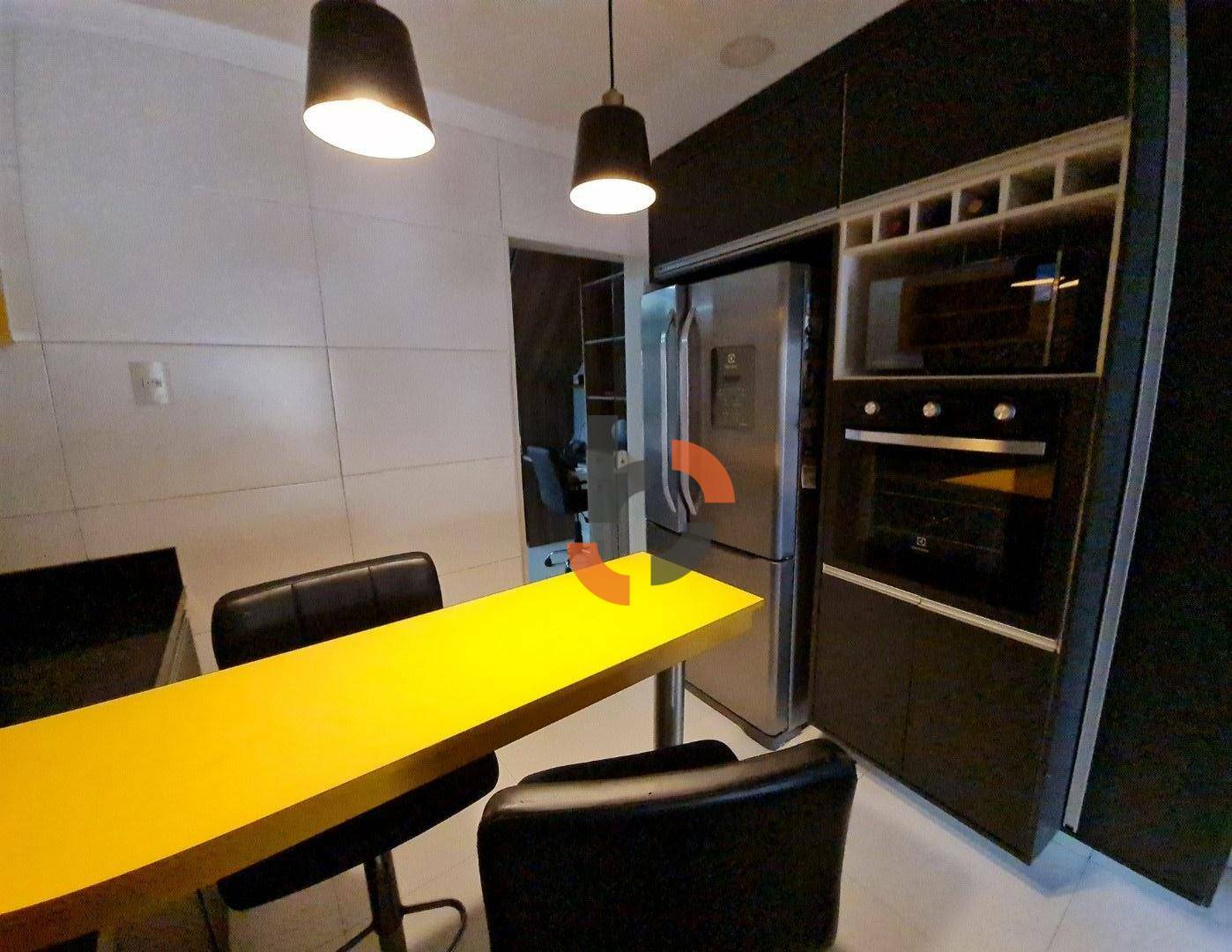 Casa à venda com 2 quartos, 70m² - Foto 8