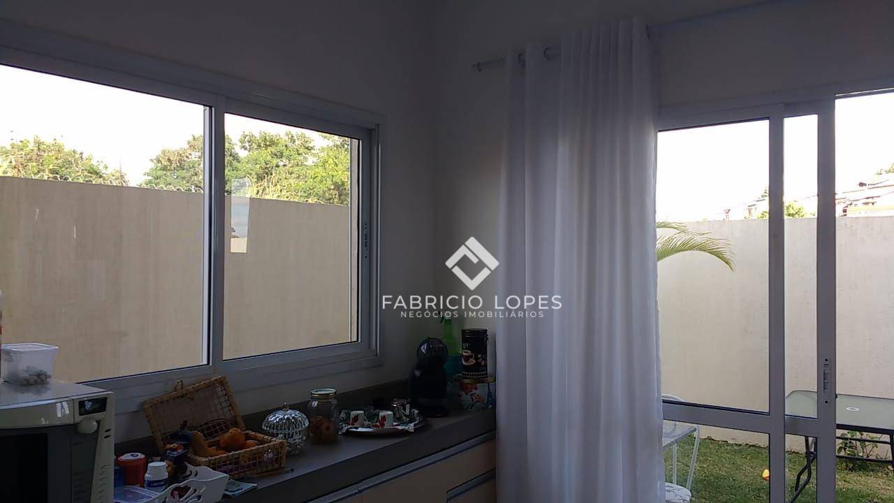 Casa à venda com 3 quartos, 211m² - Foto 4