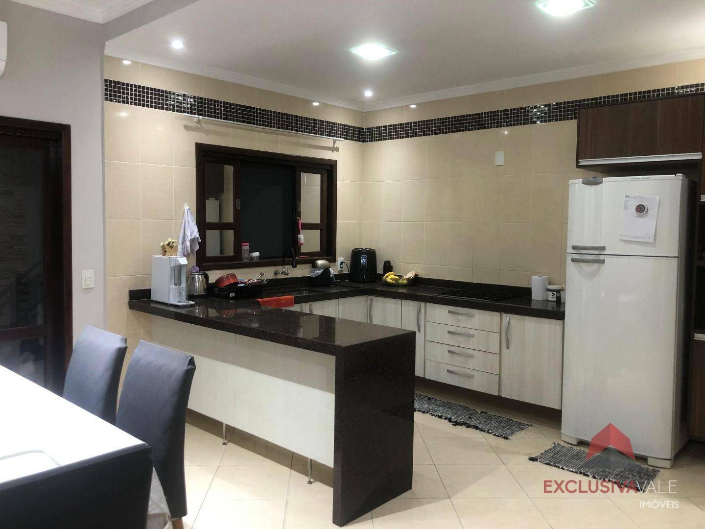 Casa à venda com 3 quartos, 97m² - Foto 4