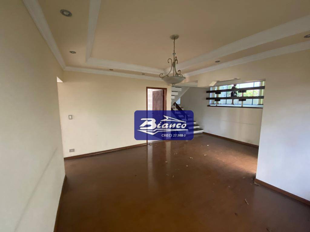 Casa para alugar com 4 quartos, 280m² - Foto 30