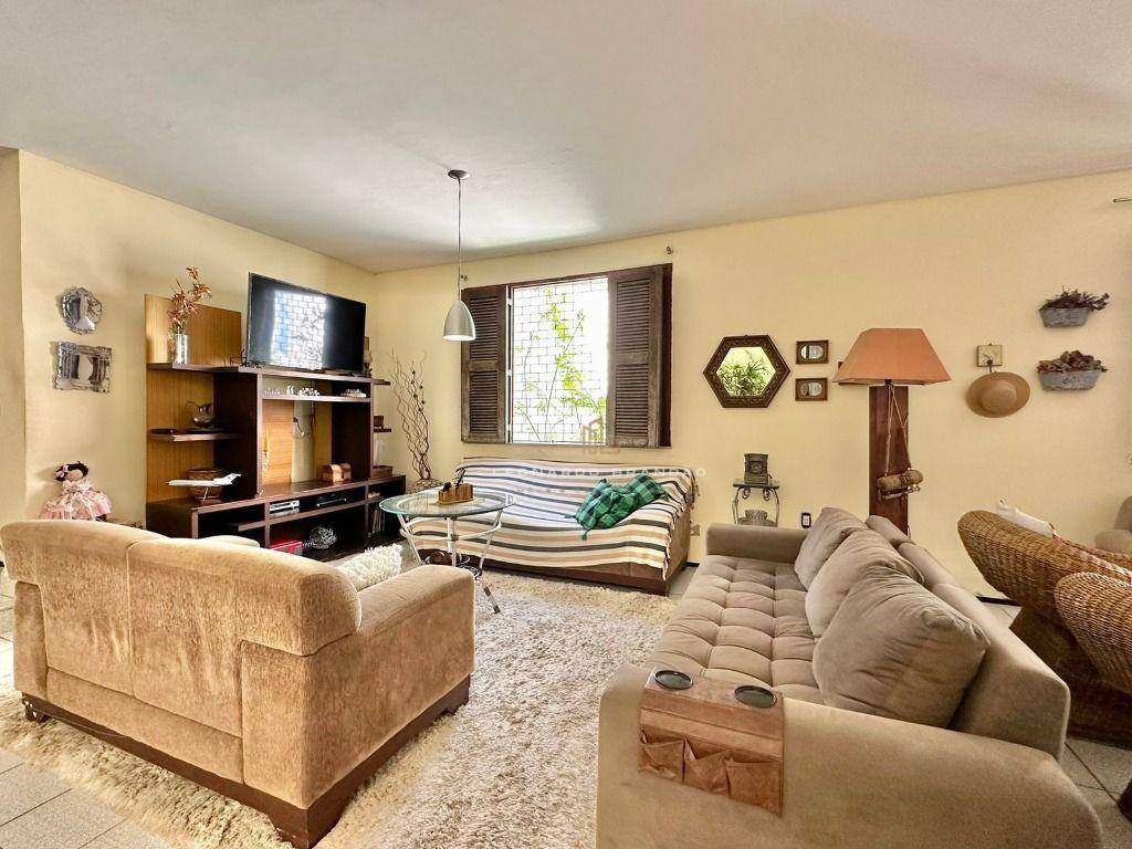 Casa à venda e aluguel com 3 quartos, 209m² - Foto 9