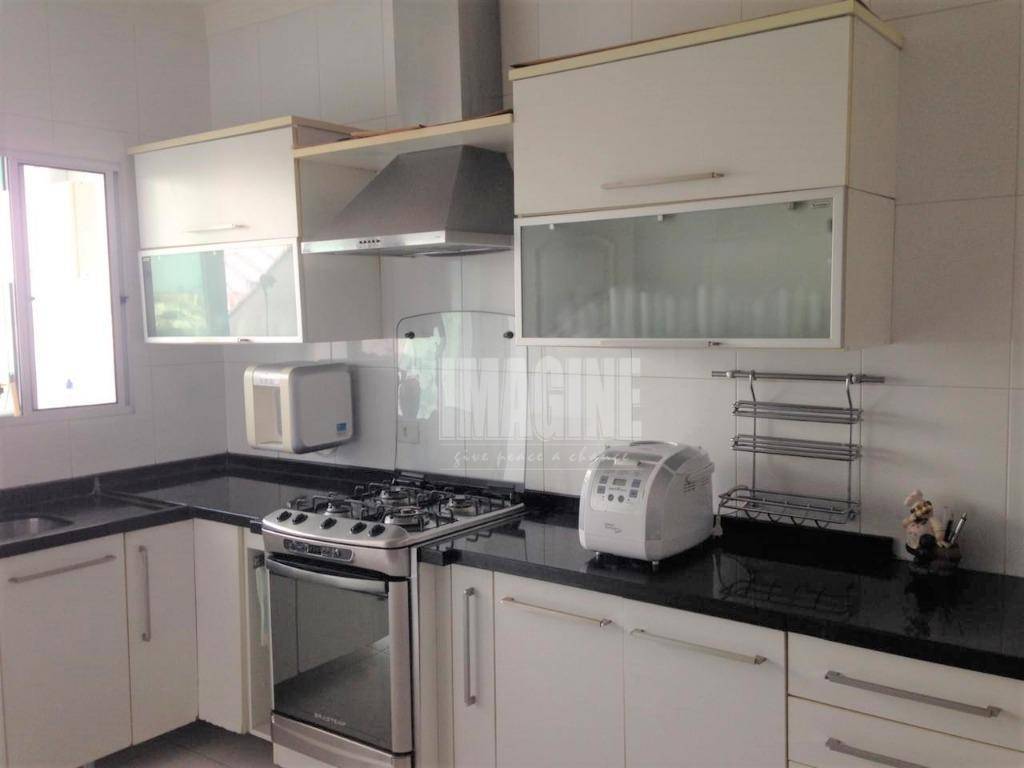 Sobrado à venda com 3 quartos, 210m² - Foto 1