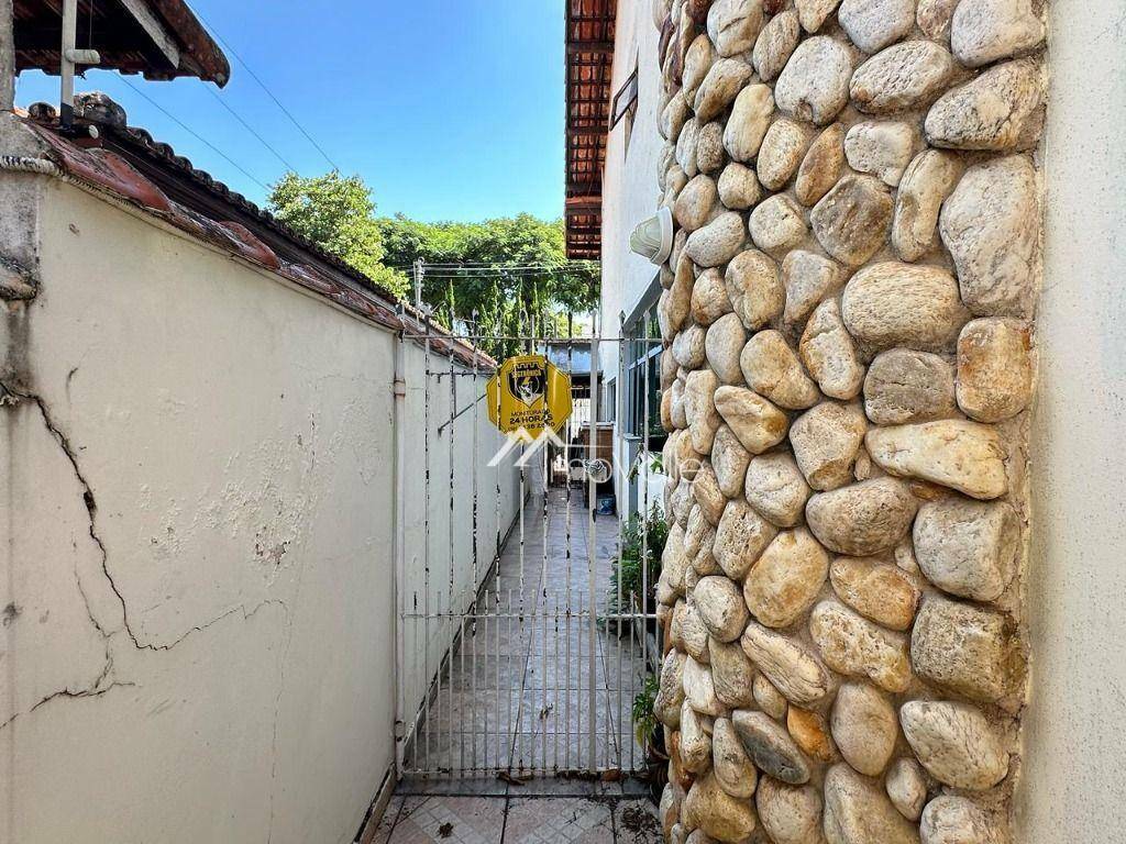 Casa à venda e aluguel com 3 quartos, 375m² - Foto 15
