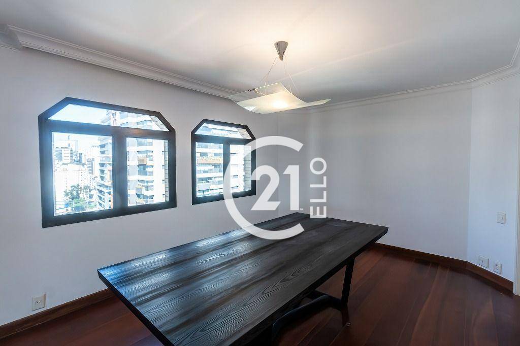 Apartamento para alugar com 3 quartos, 240m² - Foto 11