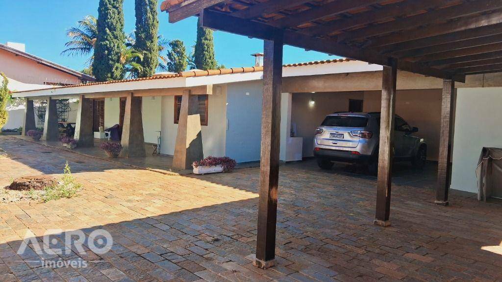 Casa à venda e aluguel com 3 quartos, 372m² - Foto 2