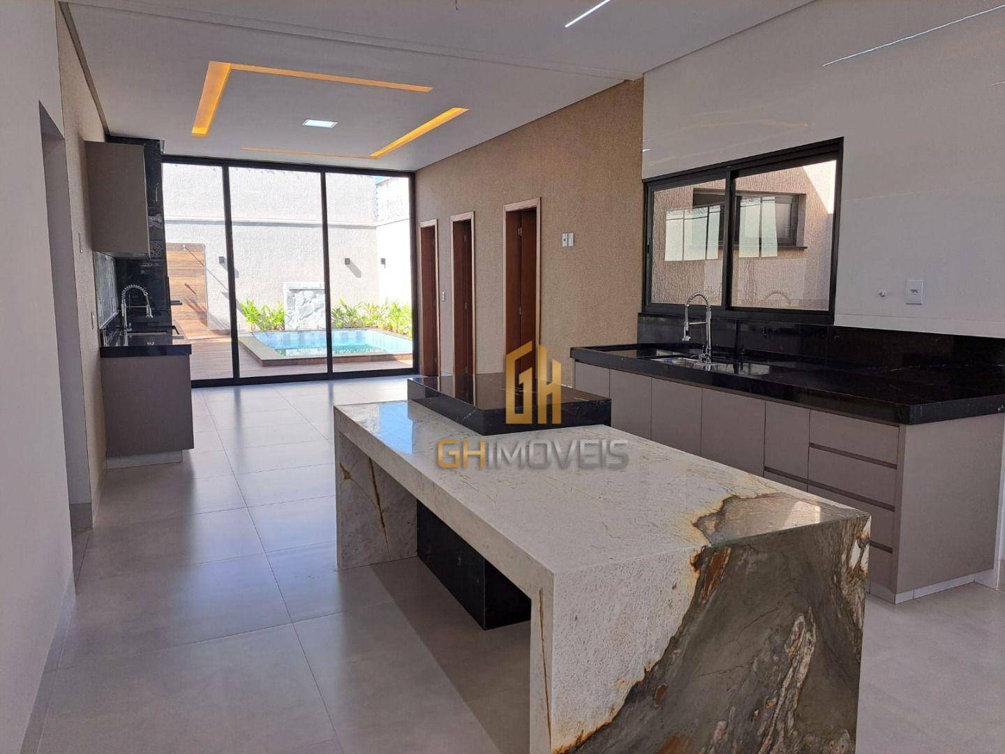 Casa à venda com 3 quartos, 180m² - Foto 1