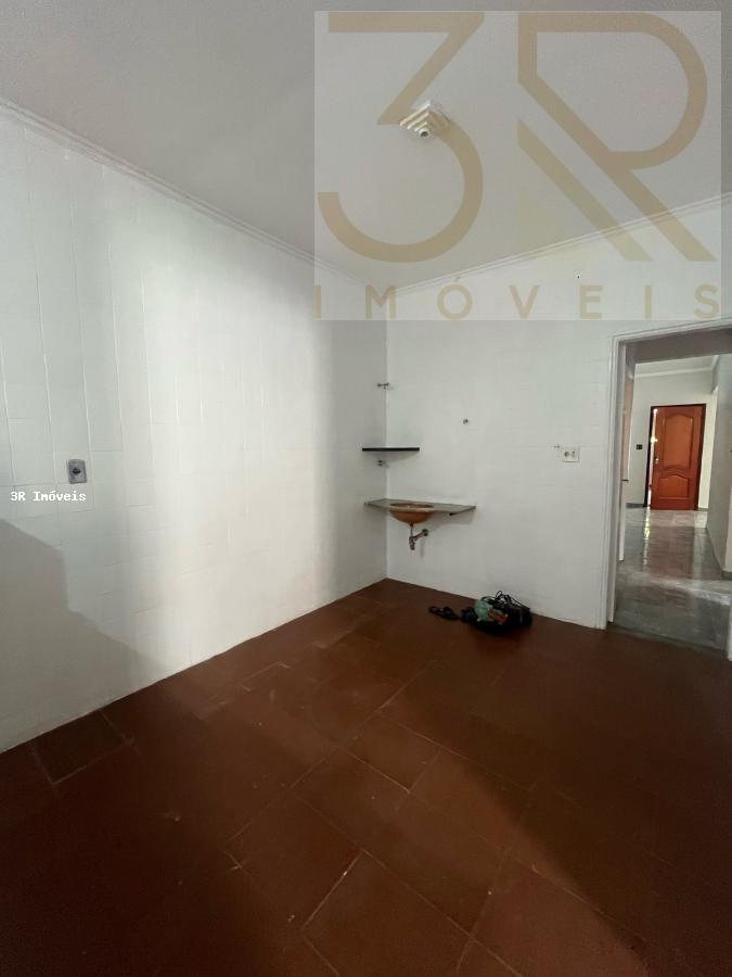 Casa para alugar com 3 quartos, 120m² - Foto 13