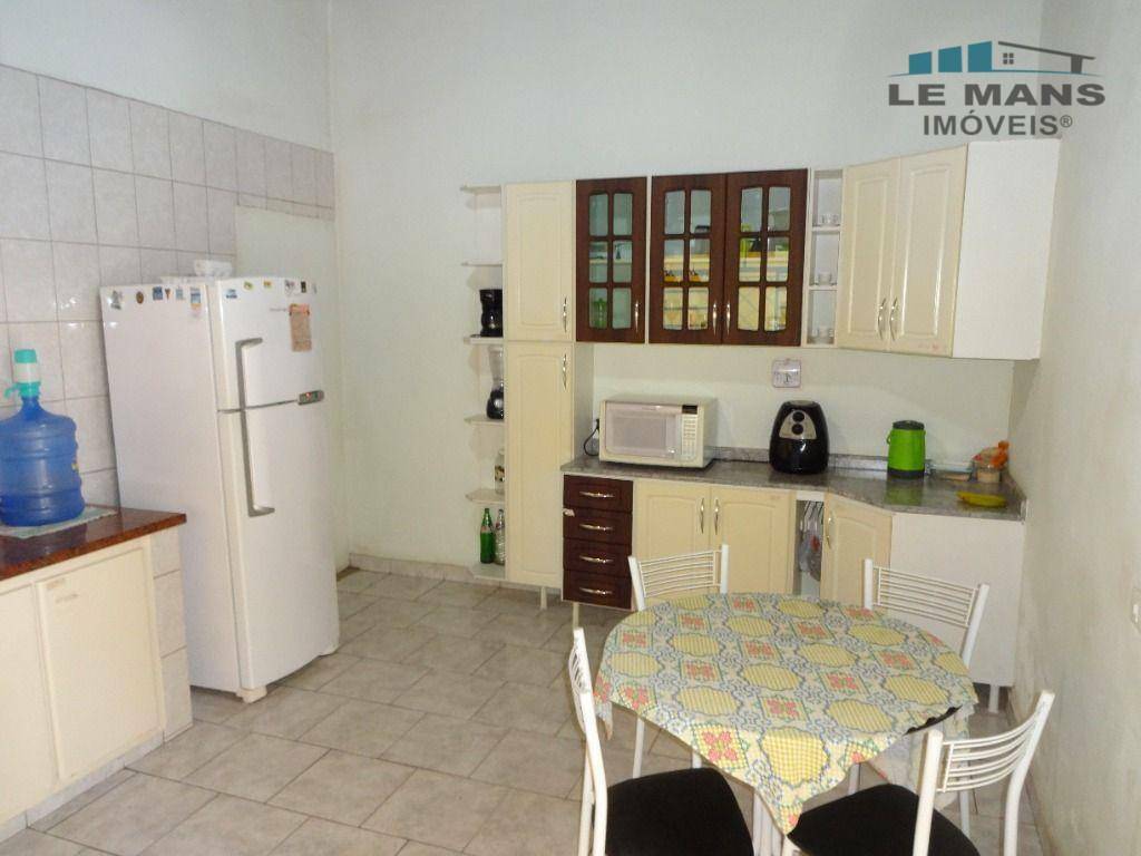 Casa à venda com 6 quartos, 278m² - Foto 8