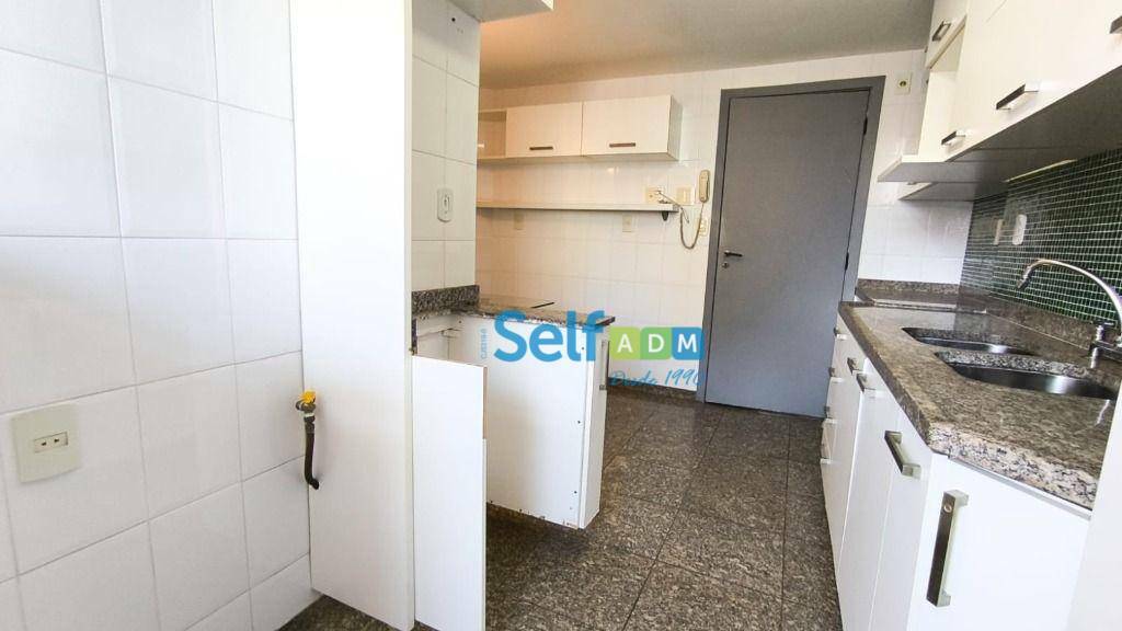 Apartamento para alugar com 3 quartos, 140m² - Foto 15