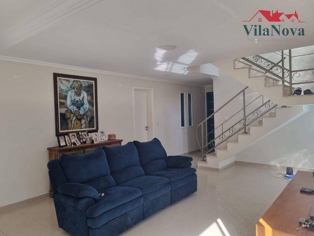 Casa de Condomínio à venda com 3 quartos, 240m² - Foto 1