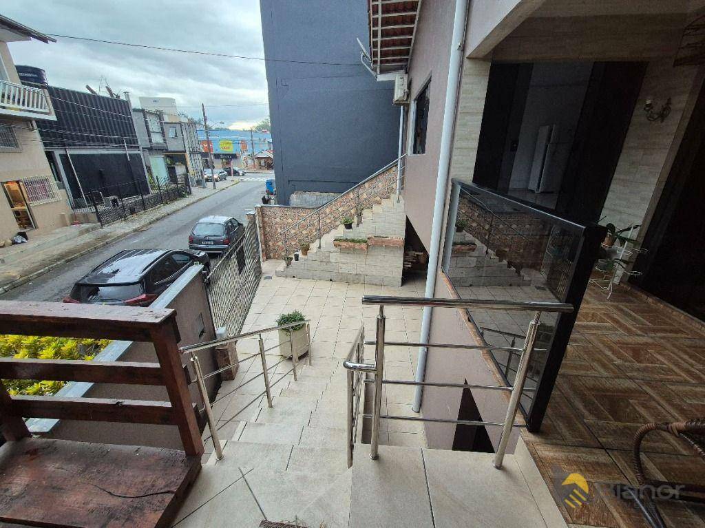 Casa à venda com 3 quartos, 300m² - Foto 2