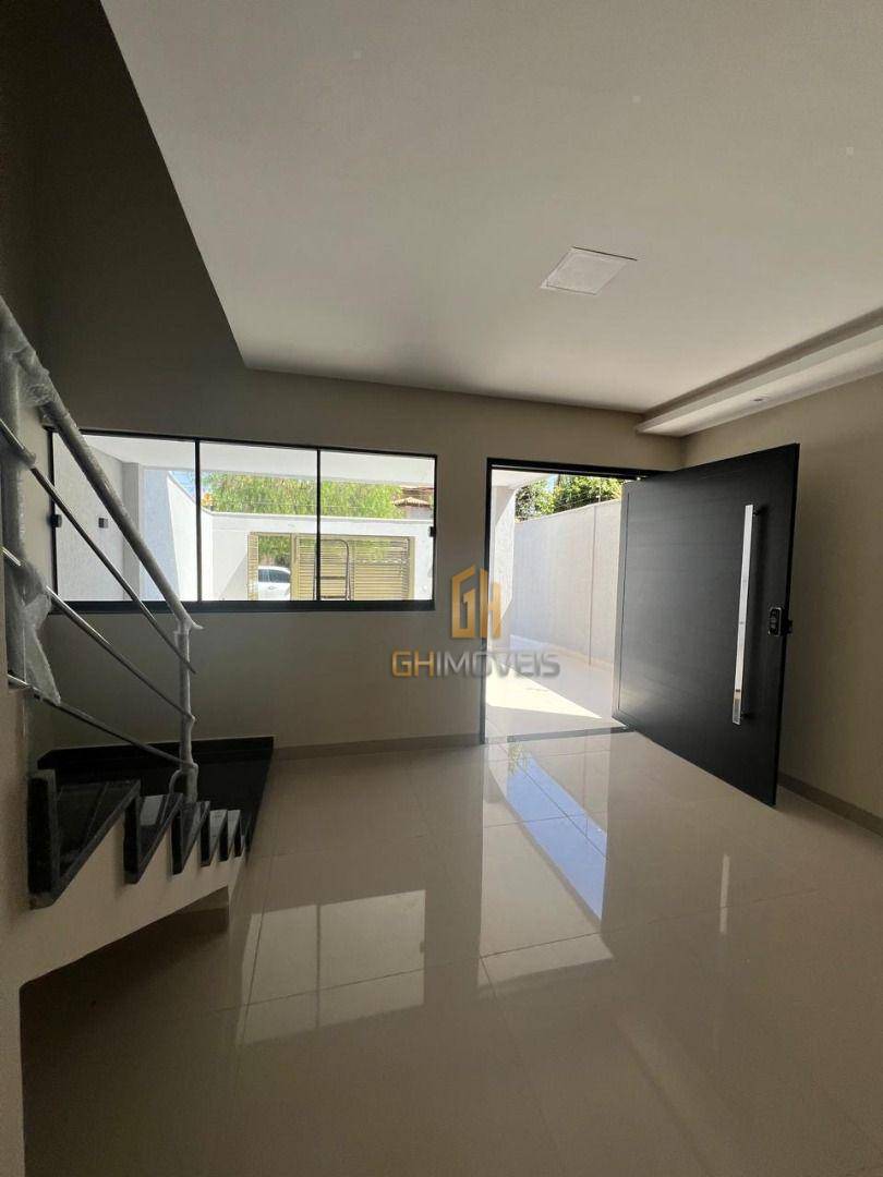Sobrado à venda com 4 quartos, 210m² - Foto 1