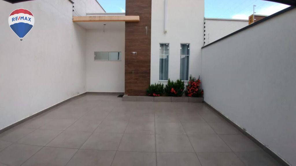 Casa à venda com 2 quartos, 66m² - Foto 2