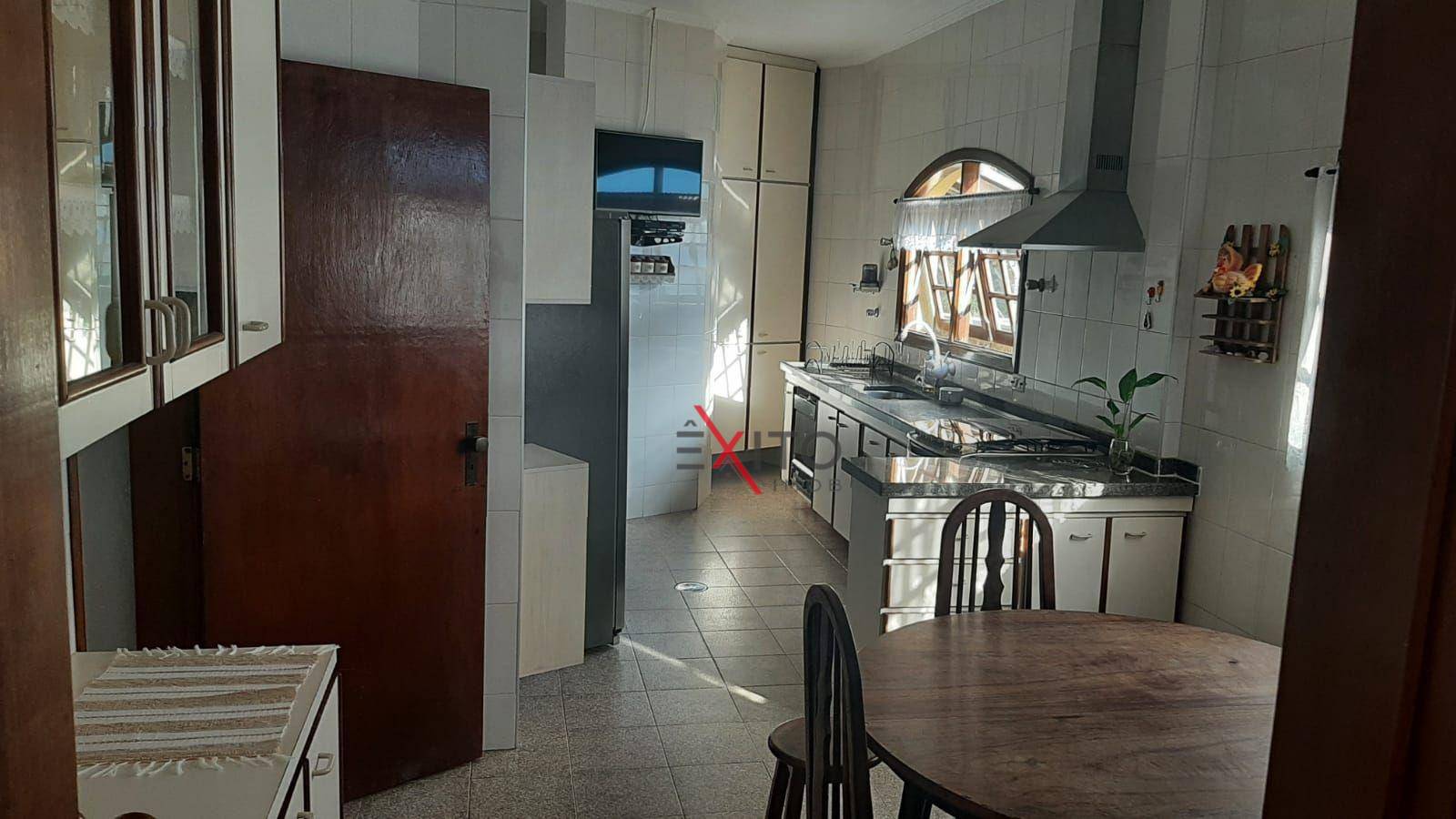 Casa para alugar com 3 quartos, 426m² - Foto 48