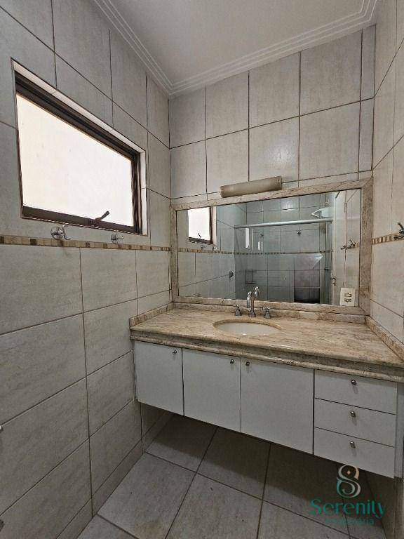 Casa de Condomínio para alugar com 4 quartos, 223m² - Foto 11