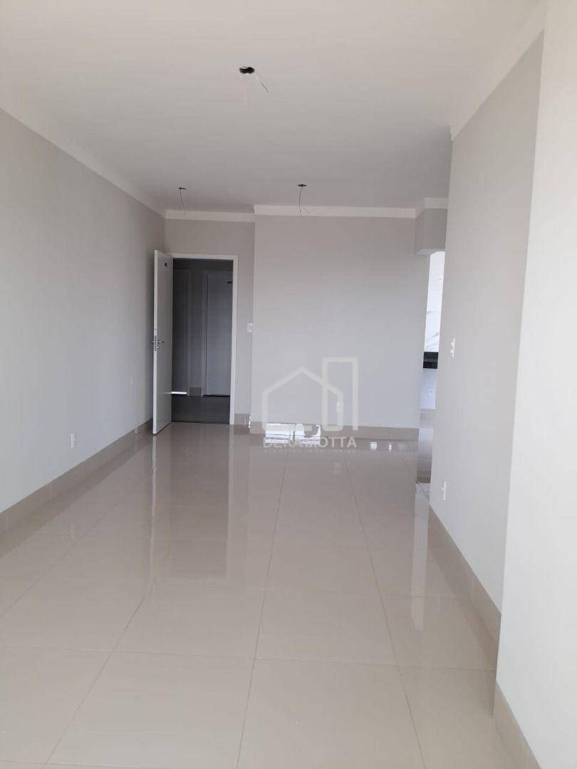 Apartamento à venda com 2 quartos, 67m² - Foto 2