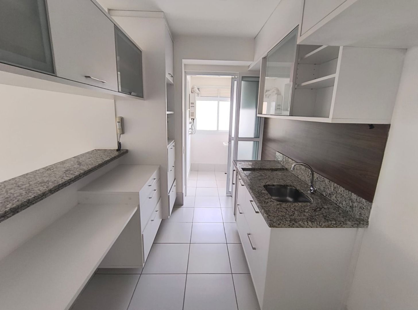 Apartamento para alugar com 3 quartos, 80m² - Foto 3