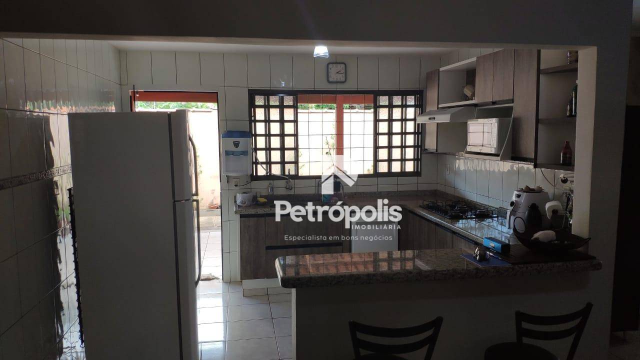 Casa à venda com 3 quartos, 263m² - Foto 9